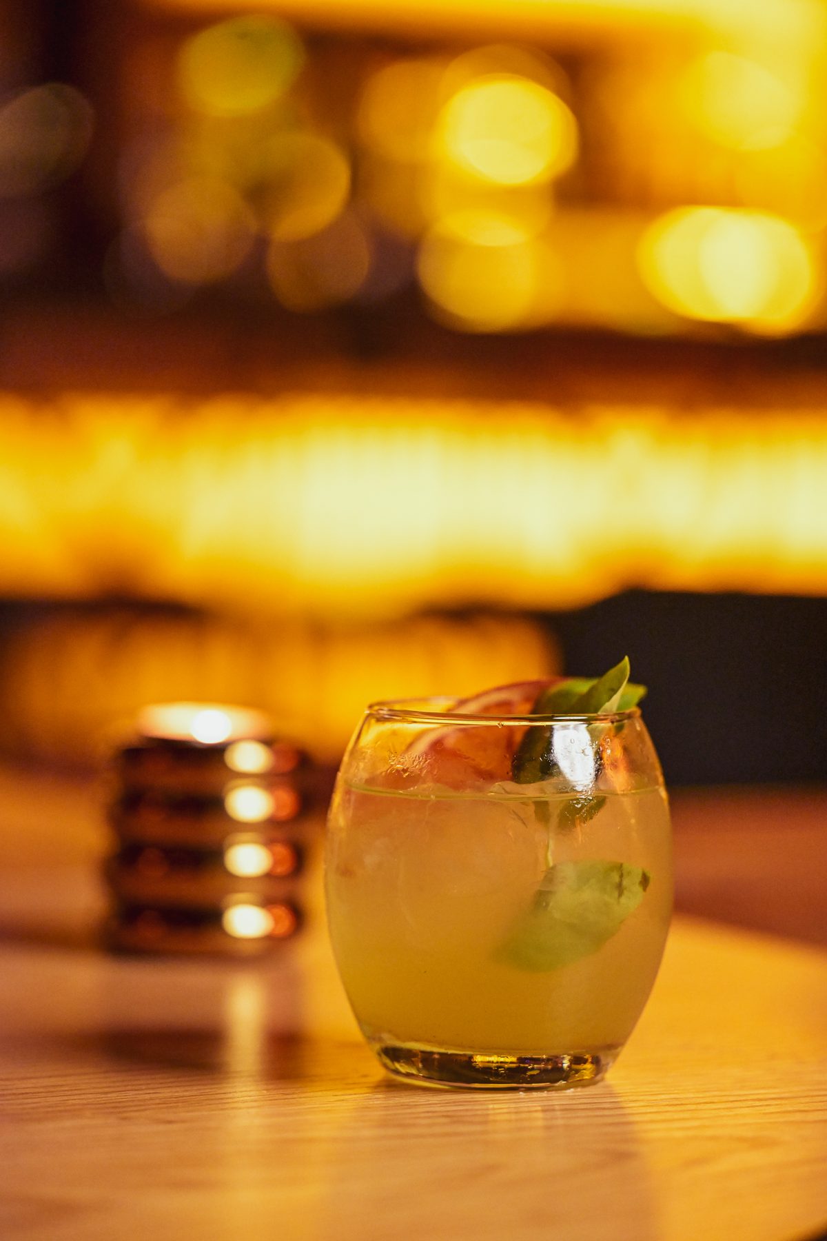 Un cocktail signature au bar